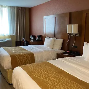 Ramada By Wyndham Times Square West מלון